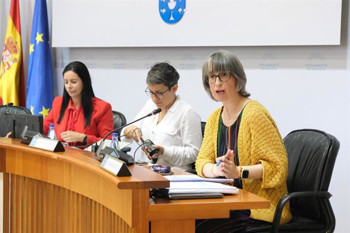 La directora xeral de Desenvolvemento Pesqueiro, Ángeles V. Suárez, en el Parlamento