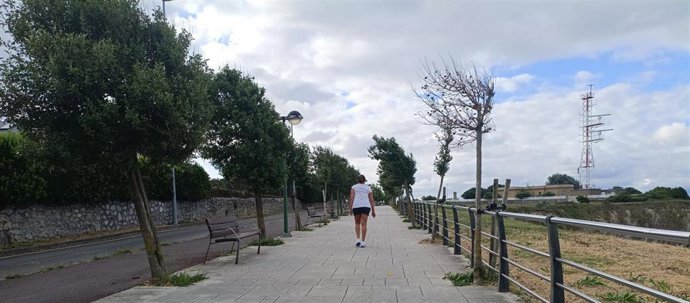 Cielos cargados de nubes en la costa de Bizkaia.