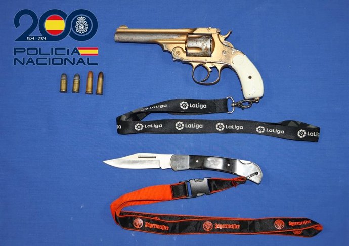 Detenido en Salamanca por llevar un revolver con munición y sin licencia y una navaja.