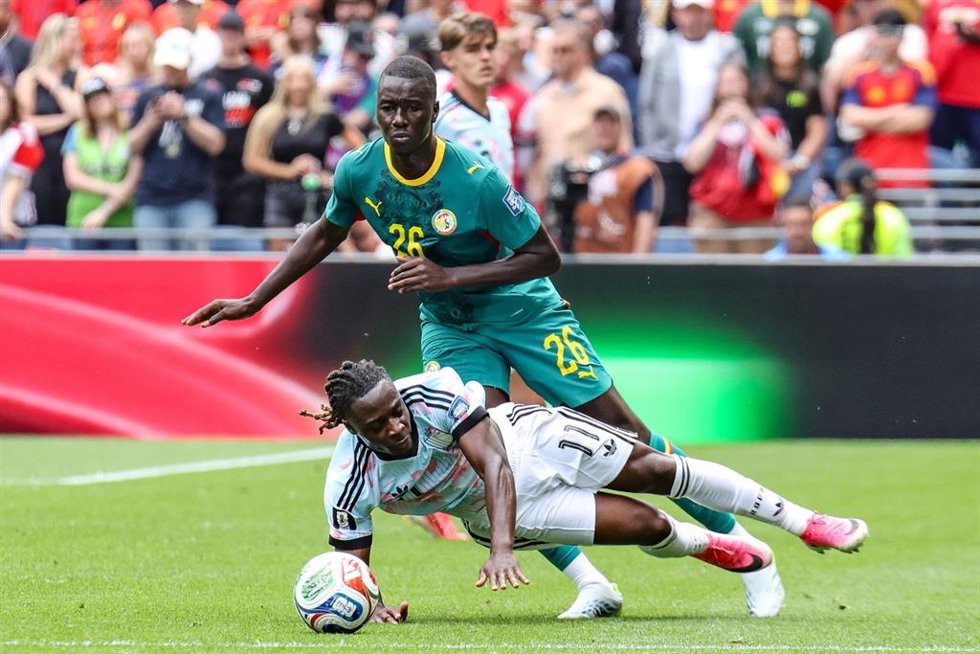 01 July 2026, US, Seattle: Belgium's Jeremy Doku and Senegal's Pape Gueye fight for the ball during the 2026 FIFA World Cup Round of 32 soccer match between Belgium and Senegal at the Seattle Field. Photo: Bruno Fahy/Belga/dpa