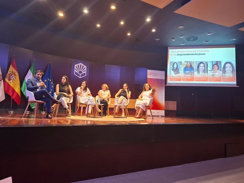Congreso Internacional 'Concilia & Emprende', organizado por la Asociación de Jóvenes Empresarios de Andalucía (AJE Andalucía) y el Instituto Municipal de Desarrollo Económico y Empleo (Imdeec) en el Rectorado de la Universidad de Córdoba (UCO.