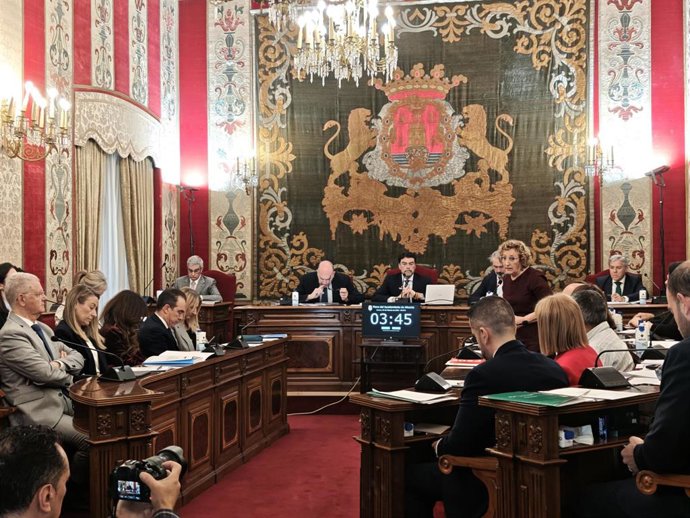 Archivo - Imagen de archivo de un pleno del Ayuntamiento de Alicante
