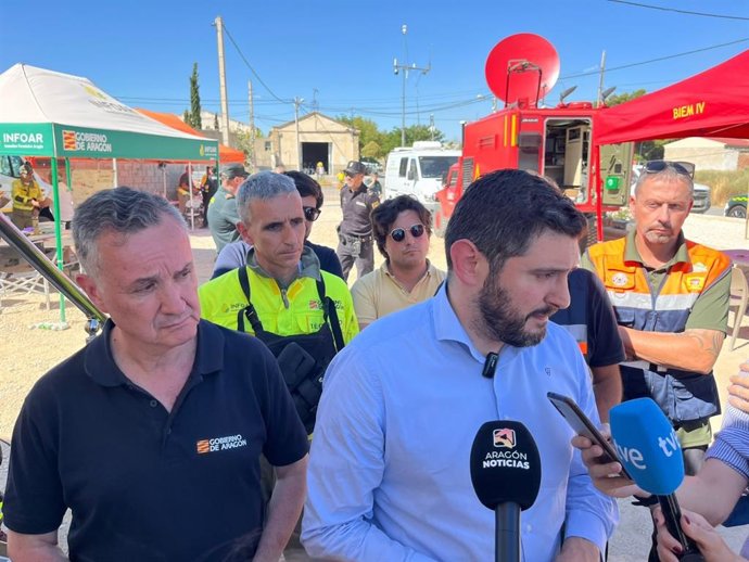 El vicepresidente Alejandro Nolasco atiende a los medios de comunicación en Leciñena.