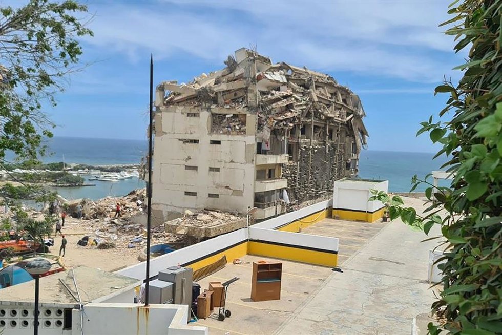 VENEZUELA, LA GUAIRA - JUNE 29, 2026: A building suffers damage from the June 24 earthquakes in the Caribbean Sea coast city of Catia La Mar, the latest figures bringing the death toll to 1,400. Best quality available,Image: 1113288093, License: Rights-ma