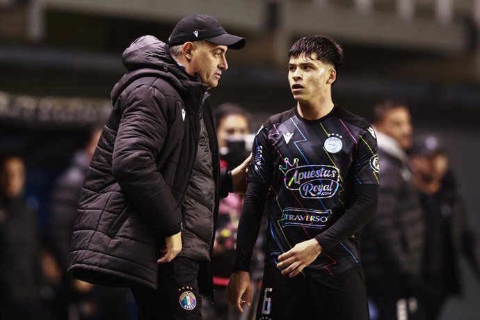 iFutbol, Audax Italiano vs Palestino Fecha 2, Copa Chile 2026. ElÊentrenadorÊde Audax Italiano Pablo Alvarez es fotografiado durante el partido de Copa Chile contra Palestino realizado en el estadio Bicentenario de La Florida Santiago,