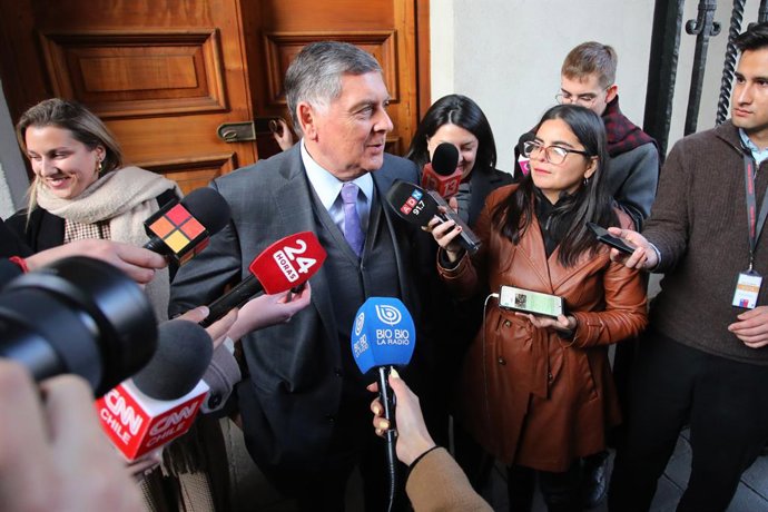 Santiago, 2 de julio 2026. El Ministro del Interior Claudio Alvarado es fotografiado en el Palacio de la Moneda. Jonnathan Oyarzun/Aton Chile