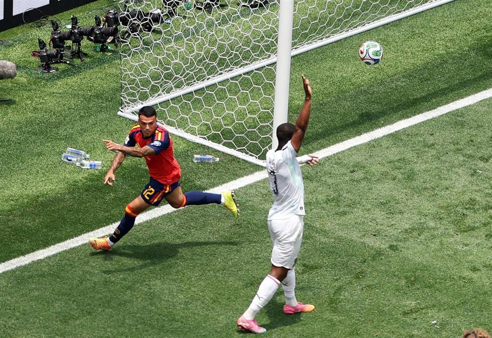 Pedro Porro celebra un gol.