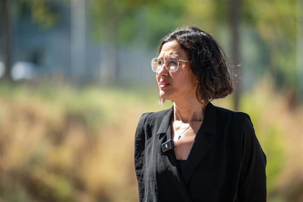 La consellera de Interior, Núria Parlon, observa un incendio forestal, a 26 de junio de 2026, en Tiana, Barcelona, Catalunya (España)