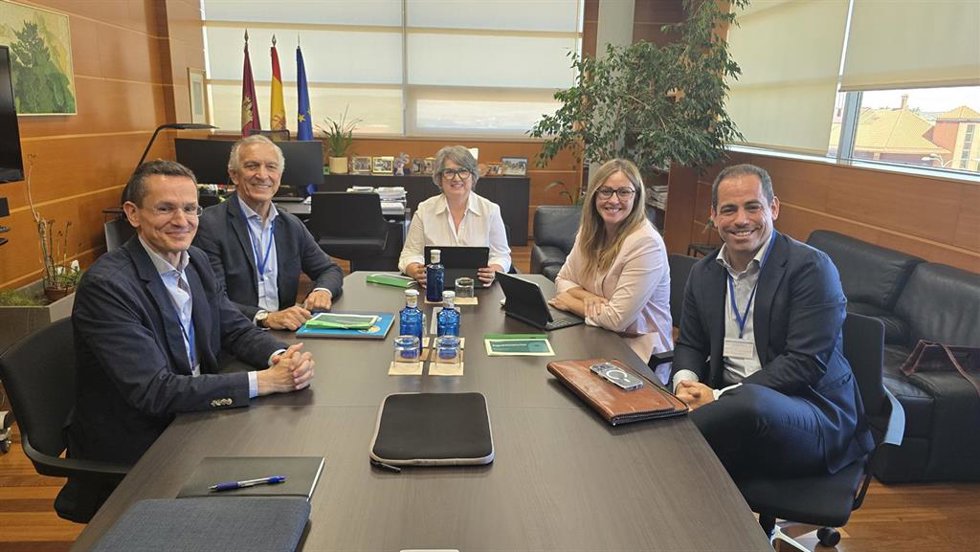 Encuentro con Ecovidrio en la Consejería de Desarrollo Sostenible de Castilla-La Mancha.
