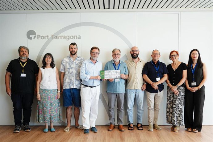 Momento de la entrega del premio