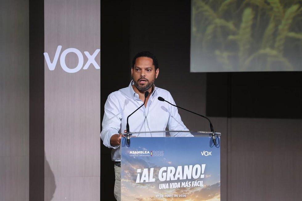 El secretario general de Vox, Ignacio Garriga, interviene durante la Asamblea Ordinaria de Vox 2026, en el auditorio Mutua Madrileña, a 27 de junio de 2026, en Madrid (España).  