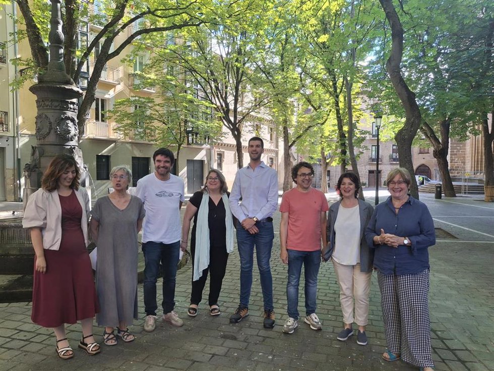 Representantes de IUN, Batzarre e independientes presentan el principio de acuerdo para revalidar la coalición Contigo-Zurekin.