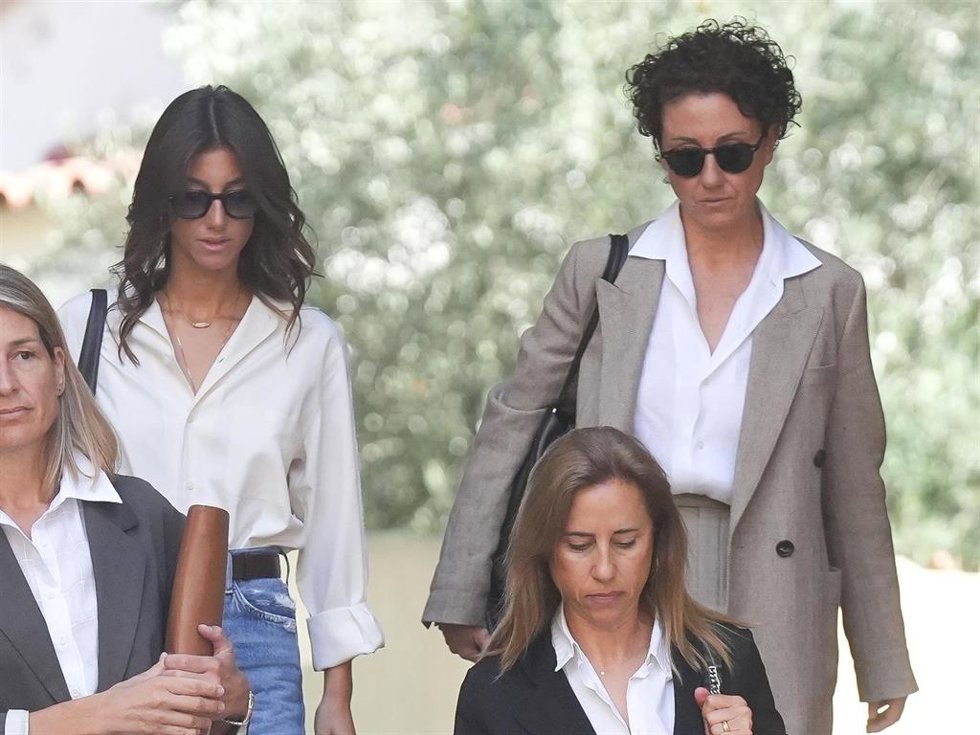 Sarah y Judith Andic a su llegada a los juzgados de Martorell para declarar ante la jueza