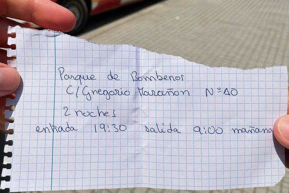 Papel que, según Médicos del Mundo, se entregó a los desalojados de la antigua prisión.