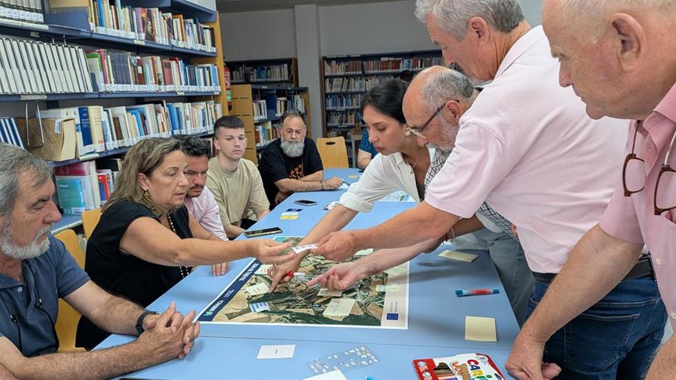 Reunión dentro del proyecto Urraca para annalizar los ríos urbanos en Villamartín.