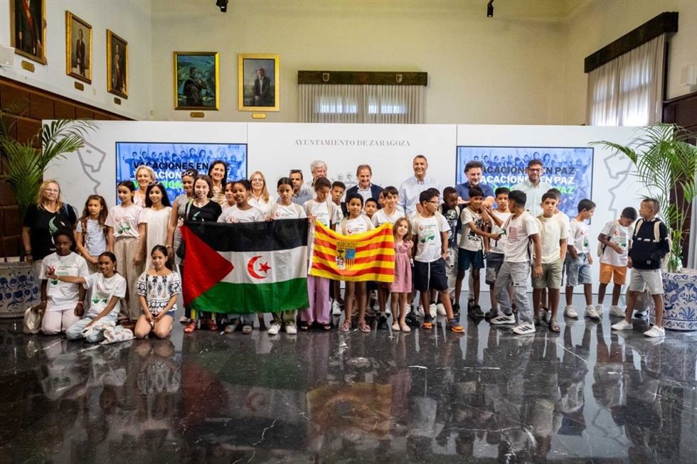 Los objetivos del programa son alejarlos de las duras condiciones del desierto en verano, pasar reconocimientos médicos, aprender el idioma y disfrutar del verano.