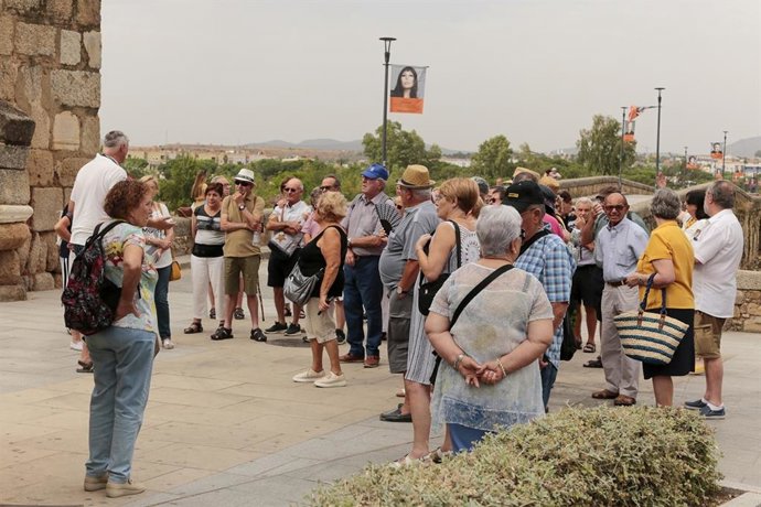 Archivo - Turistas en Mérida