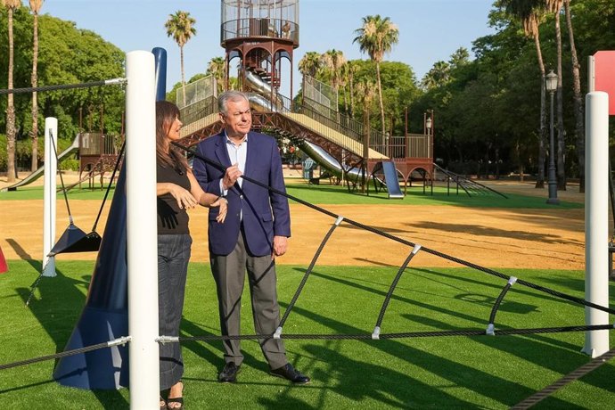 El alcalde de Sevilla, José Luis Sanz, en la Ciudad de los Niños
