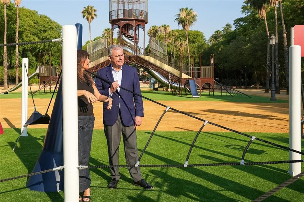 El alcalde de Sevilla, José Luis Sanz, en la Ciudad de los Niños