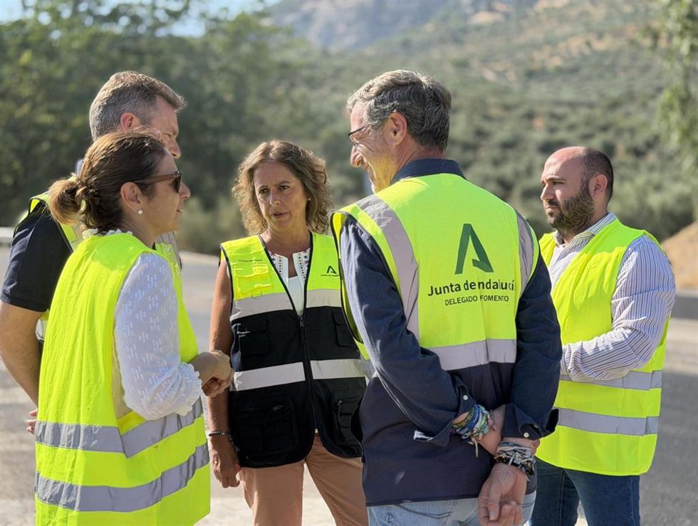 Visita a las obras en el firme de la A-320 a su paso por Jimena.