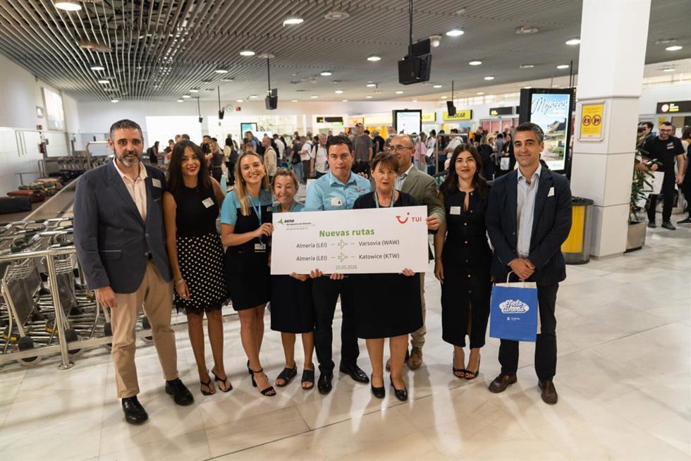 Archivo - El Aeropuerto de Almería recibe un vuelo procedente de Polonia.