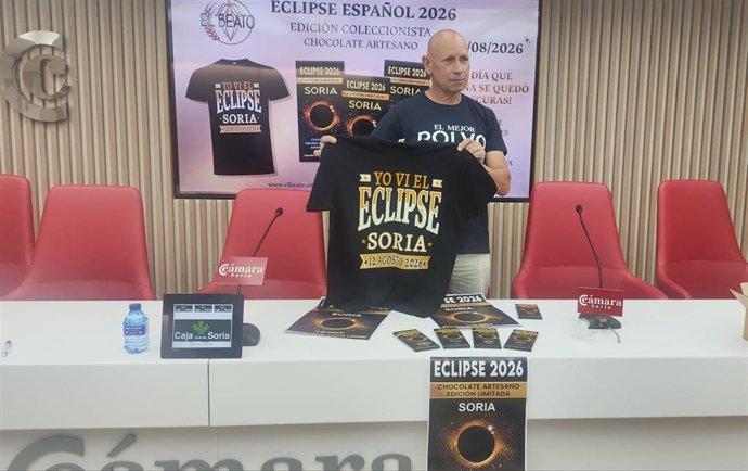 Carlos Parrís presenta la nueva colección de Dulces El Beato, 'Eclipse 2026'.