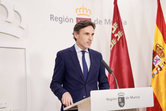  El consejero de Infraestructuras y Desarrollo Territorial, Jorge García Montoro, durante la presentación del Decreto-ley de Vivienda Asequible de la Región de Murcia aprobado por el Consejo de Gobierno