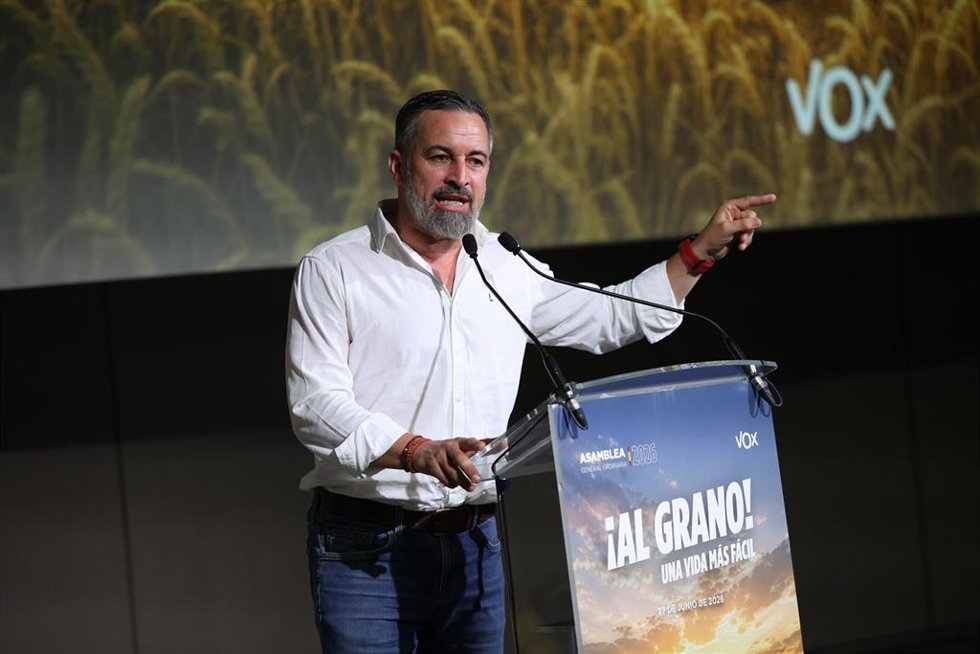 El presidente de Vox, Santiago Abascal, interviene durante la Asamblea Ordinaria de Vox 2026, el auditorio Mutua Madrileña, a 27 de junio de 2026, en Madrid (España).