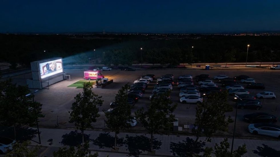 El Autocine Puerto Venecia tiene capacidad para 200 vehículos.