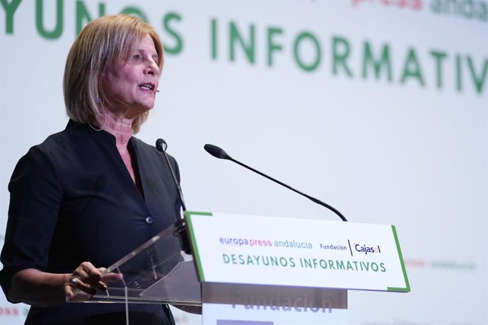 Archivo - La alcaldesa y presidenta de la Federación Española de Municipios y Provincias (FEMP), María José García-Pelayo, durante su intervención en el encuentro informativo de Europa Press Andalucía. A 11 de octubre de 2024, en Jerez, Cádiz (Andalucía, 