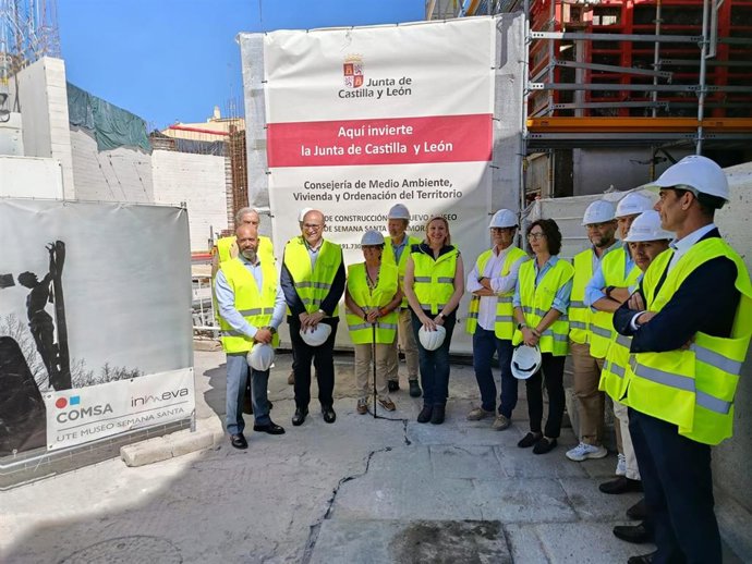 La vicepresidenta segunda de la Junta de Castilla y León, Isabel Blanco, durante su visita a las obras del futuro Museo de Semana Santa de Zamora.