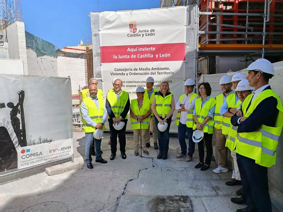 La vicepresidenta segunda de la Junta de Castilla y León, Isabel Blanco, durante su visita a las obras del futuro Museo de Semana Santa de Zamora.