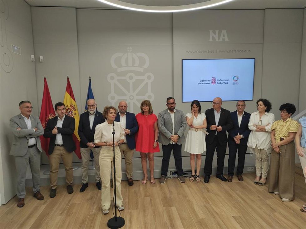 La presidenta del Gobierno de Navarra, María Chivite, en su tradicional brindes presanferminero en el Palacio de Navarra.