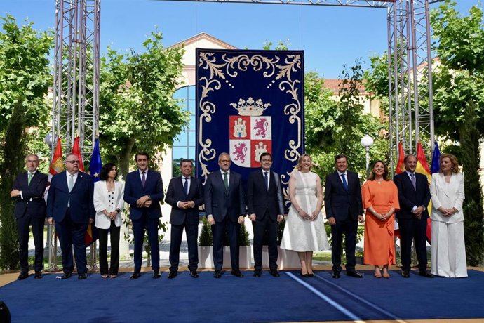VÍDEO.- Los diez consejeros y dos vicepresidentes de la Junta optan por jurar sus cargos en el acto de toma de posesión 