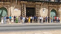 Alicante decreta tres días de luto y guarda minutos de silencio por el asesinato machista de una mujer y su hija