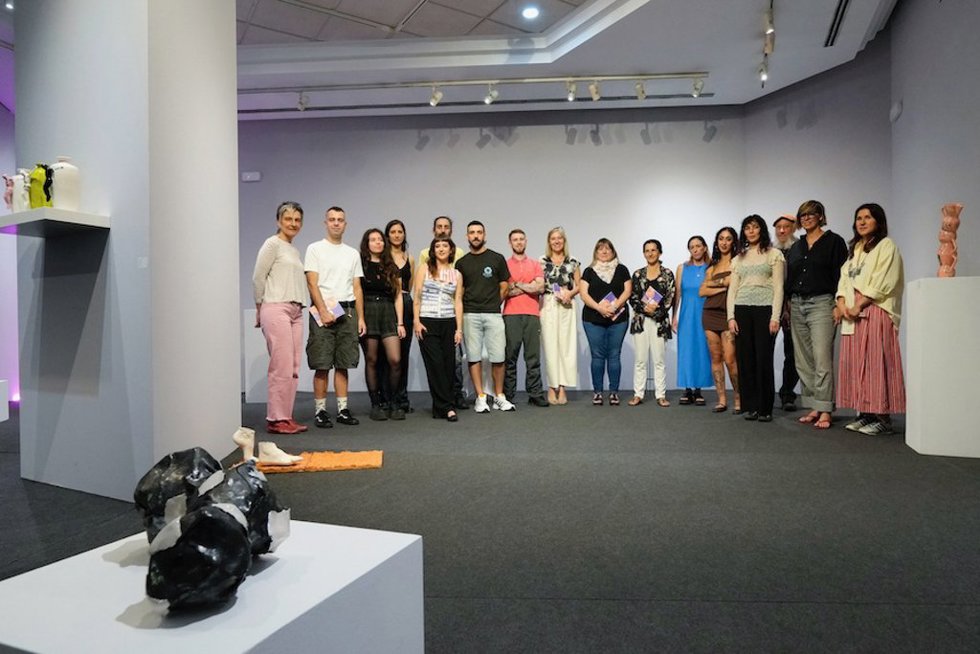 Presentación de 15., una muestra colectiva que reúne los trabajos finales del Máster en Cerámica: Arte y Función de la EHU, en la sede de las Juntas Generales de Bizkaia en Bilbao.