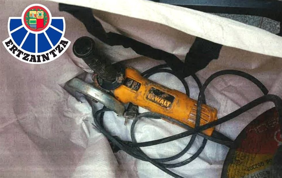 Maquinaria de obra encontrada a dos detenidos tras un robo en un portal de Abando
