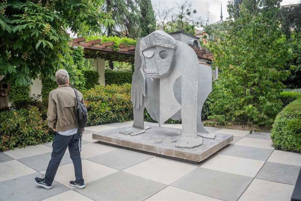 Archivo - Una escultura del británico Thomas Houseago, expuesta en el jardín de Banca March, a 30 de abril de 2026, en Madrid (España).