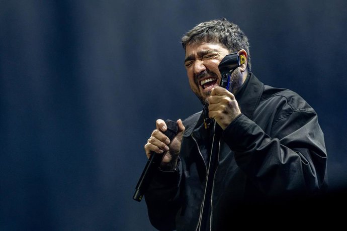 Archivo - El cantante Antonio Orozco actúa durante el concierto solidario ‘Cris contra el cáncer’, en el Movistar Arena, en foto de archivo