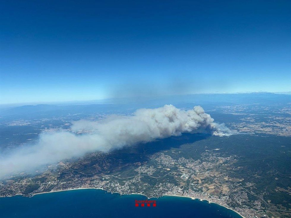 Imagen aérea del incendio de la Bisbal d'Empordà (Girona)