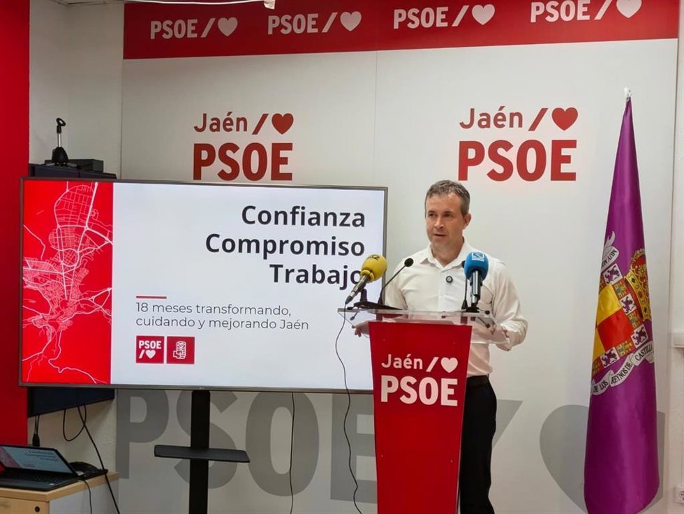 Julio Millán durante la rueda de prensa de balance de los 18 meses en el gobierno local