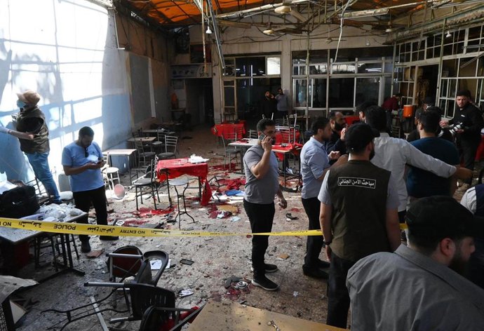 Interior de una cafetería de Damasco situada cerca del Palacio de Justicia de Siria tras un atentado con bomba (archivo)