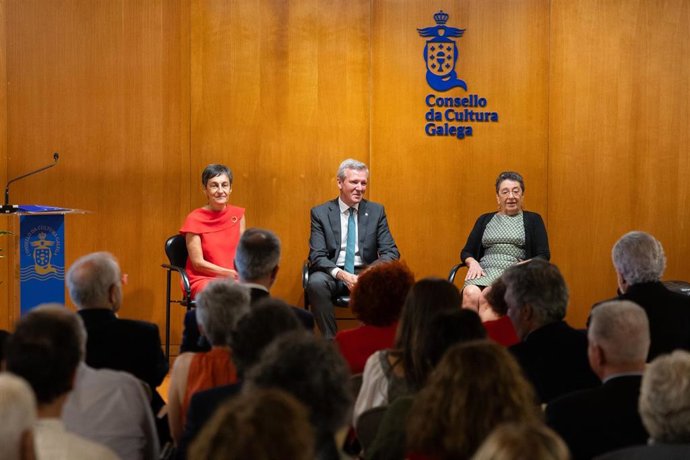 La catedrática Dolores Vilavedra, recientemente elegida presidenta del Consello da Cultura Galega (CCG), toma posesión de su cargo este viernes en un acto que ha tenido lugar en la sede de la institución en Santiago