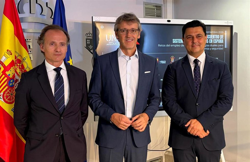 El consejero de Empresa, Empleo y Economía Social, Luis Alberto Marín, junto con el alcalde de San Javier, José Miguel Luengo, y el director de la feria UNVEX, Pedro J. Carrillo.