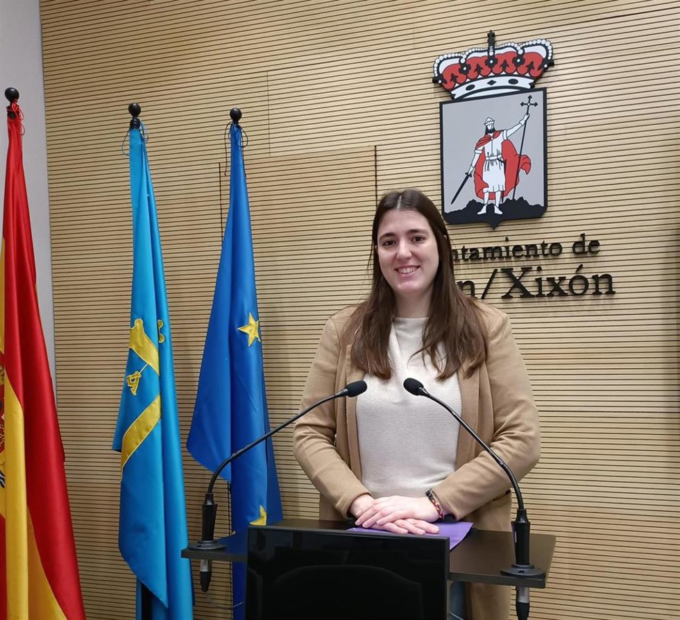Archivo - La portavoz de Podemos en el Ayuntamiento de Gijón, Olaya Suárez, en rueda de prensa en el Consistorio gijonés.