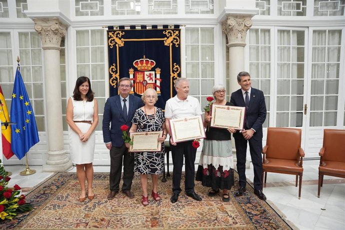 El delegado del Gobierno de España en Andalucía, Pedro Fernández, y el secretario de Estado de Memoria Democrática, Fernando Martínez, en el reconocimiento de la Secretaría de Estado de Memoria Democrática a familiares de León Trejo. A 3 de julio de 2026.