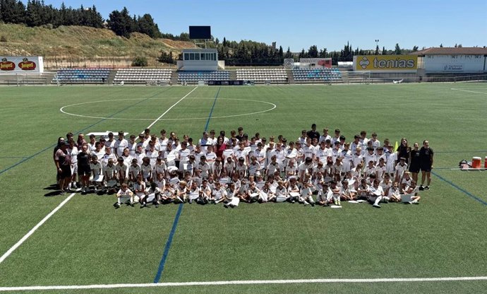 Un total de 130 niños participan en el campus de fútbol de la DPZ y Fundación Real Madrid en Ejea.