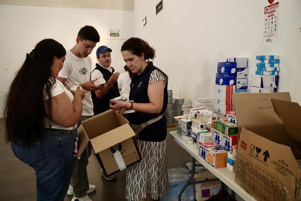 Recogida de ayuda humanitaria en la capital malagueña para las víctimas y damnificados por el terremoto que sacudió Venezuela el pasado miércoles. A 29 de junio de 2026 en Málaga (Andalucía, España). 