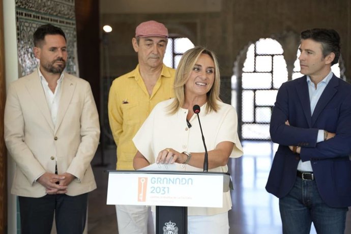 La alcaldesa de Granada, Marifrán Carazo, preside la presentación del Festival Cines del Sur.
