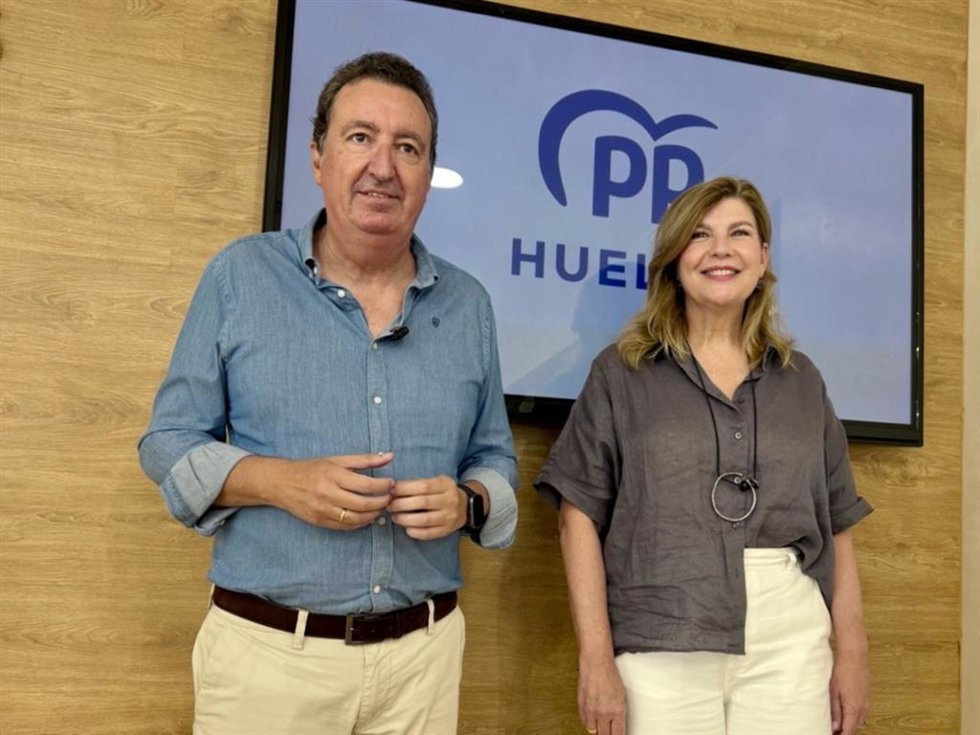 El presidente del PP de Huelva, Manuel Andrés González, y la secretaria general, Berta Centeno.